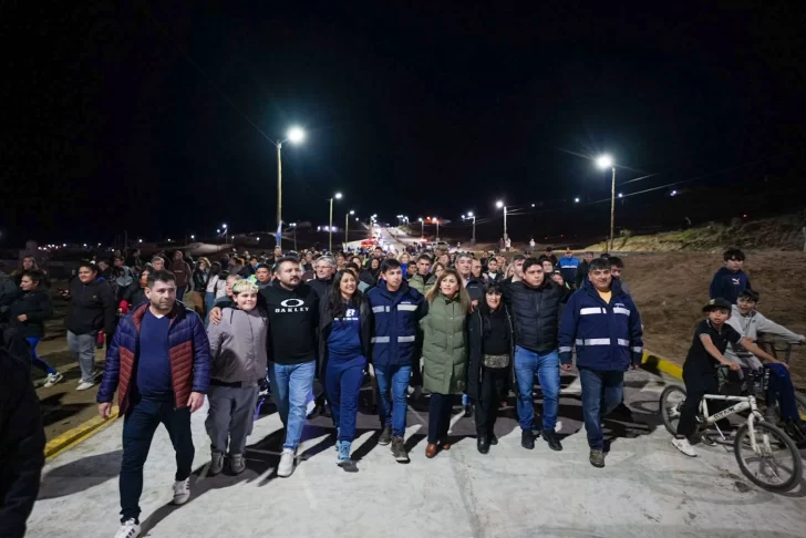INAUGURACION-PAVIMENTACION-AVENIDA-TIERRA-DEL-FUEGO-4-728x486