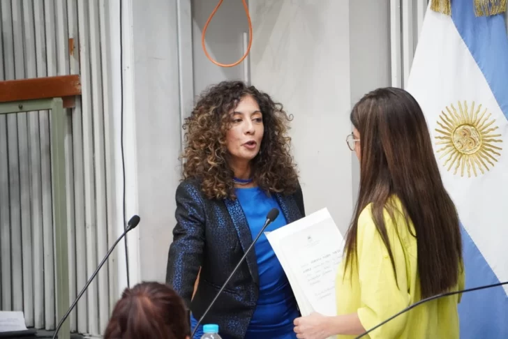 adriana-nieto-diputada-santa-cruz-2039jd2-728x486