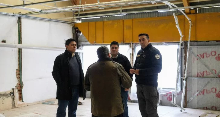 El-gobernador-Claudio-Vidal-recorrio-la-nueva-Jefatura-del-Servicio-Penitenciario-de-Santa-Cruz-3-728x388