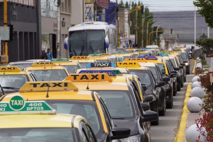 protesta-taxis-en-municipio-rio-gallegos-LF-5-728x486