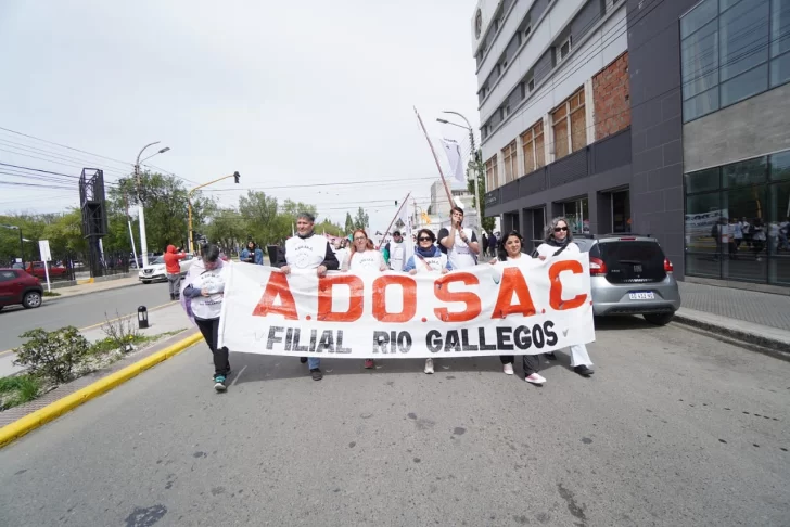 marcha-adosac-ate-mesa-sindical-por-aumento-salarial-LF-10-728x486
