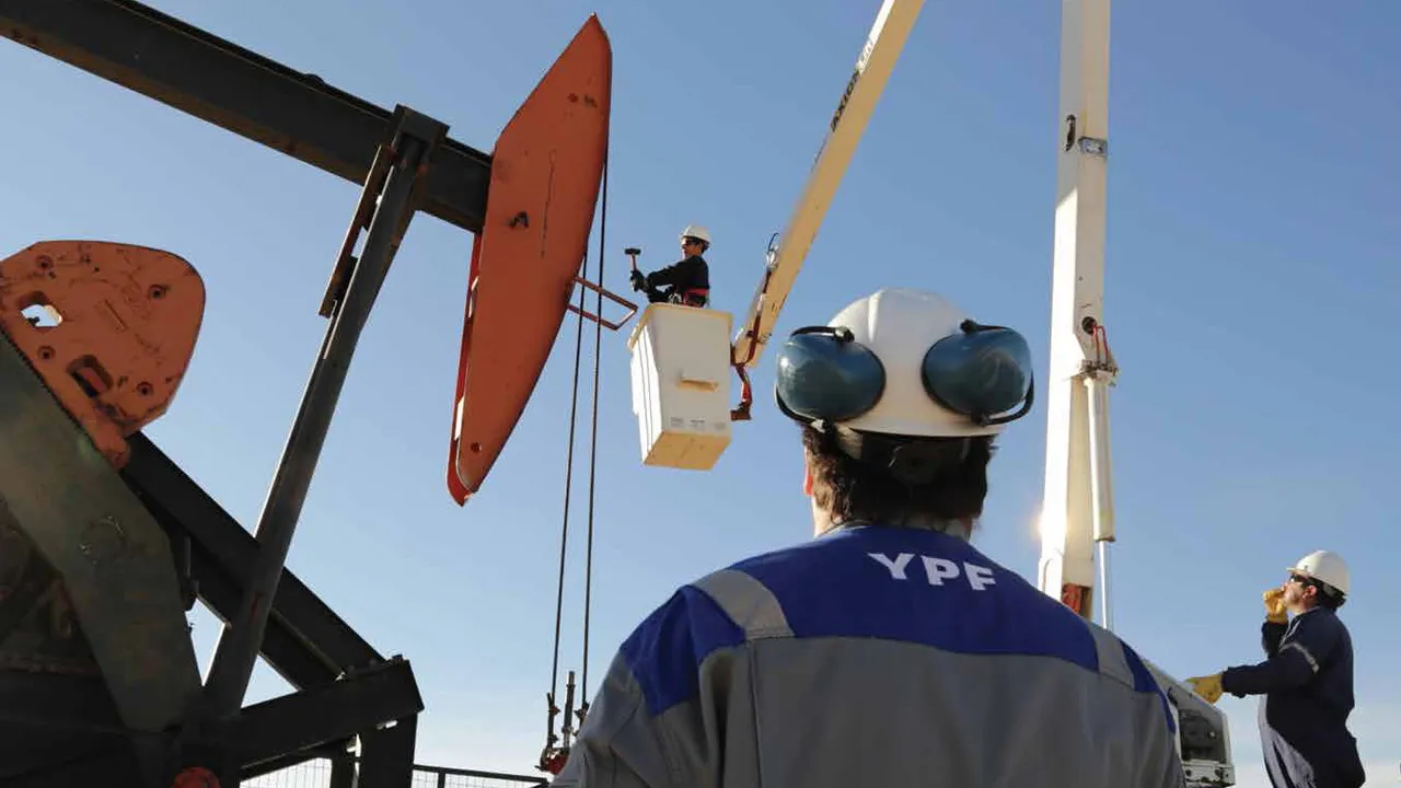 YPF-Santa-Cruz-operarios-trabajadores