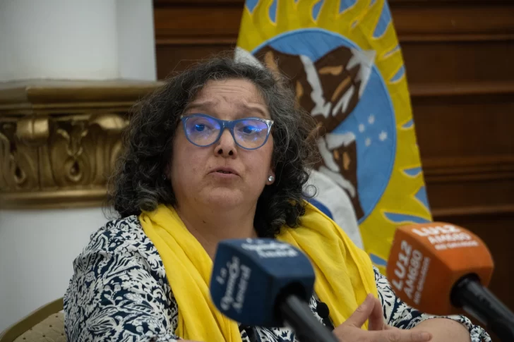 ASUNCION-MINISTRA-DE-SALUD-07519-728x485