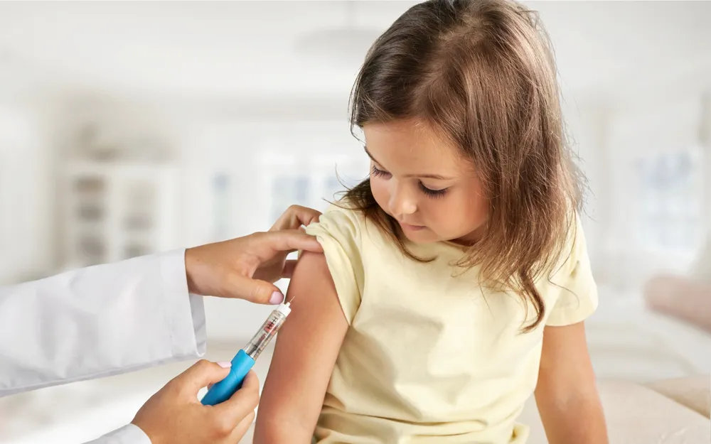 doctor-examining-child-in-hospital